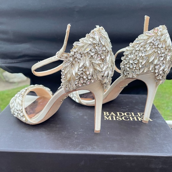 Badgley Mischka - Picture 6 of 6